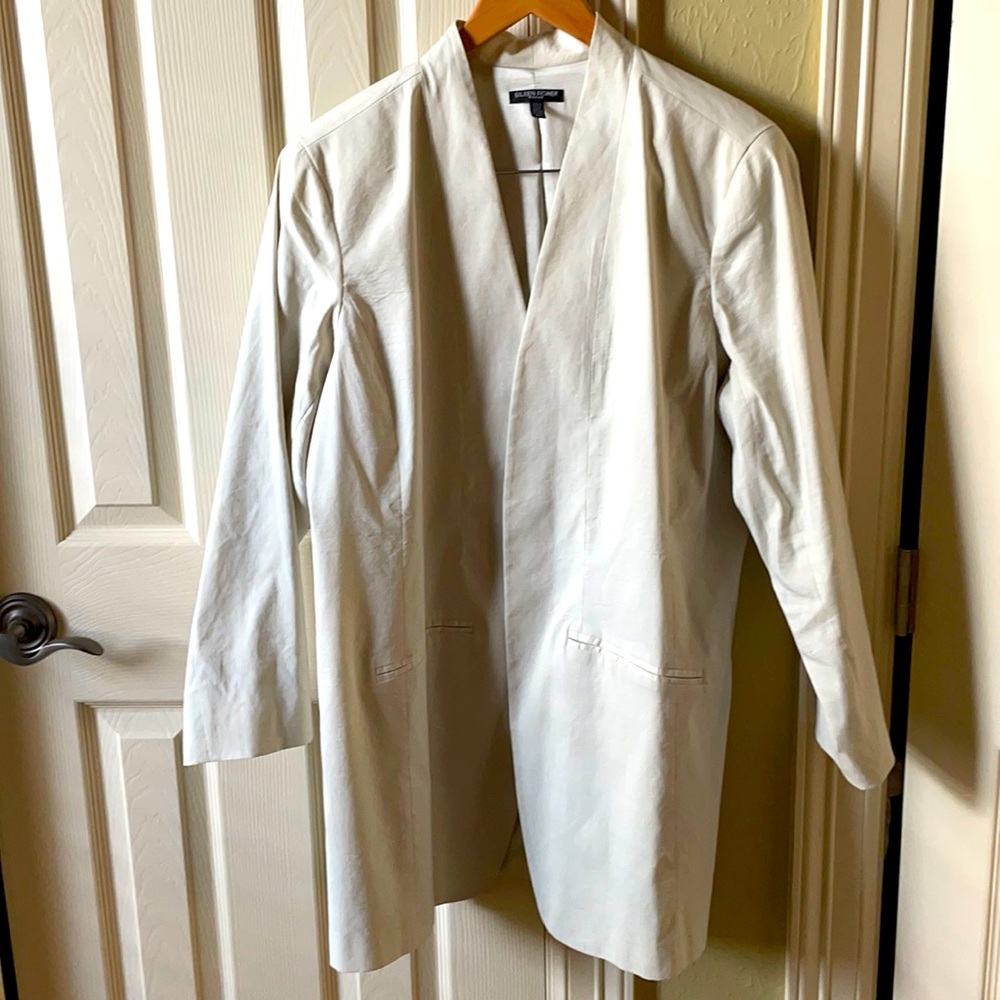 Lightweight topper coat